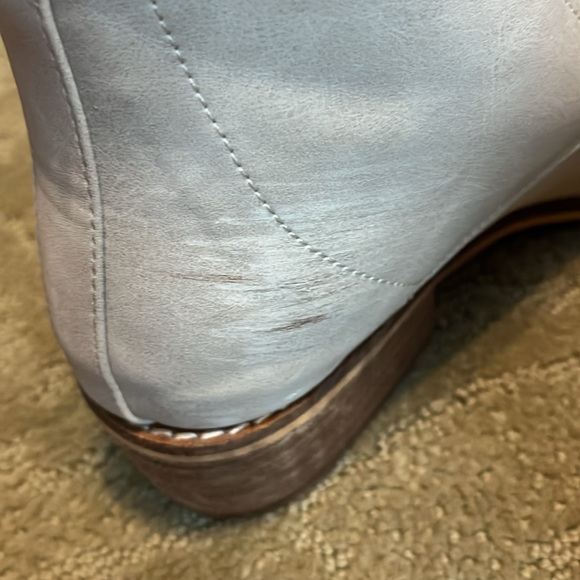 Boots - Picture 4 of 6